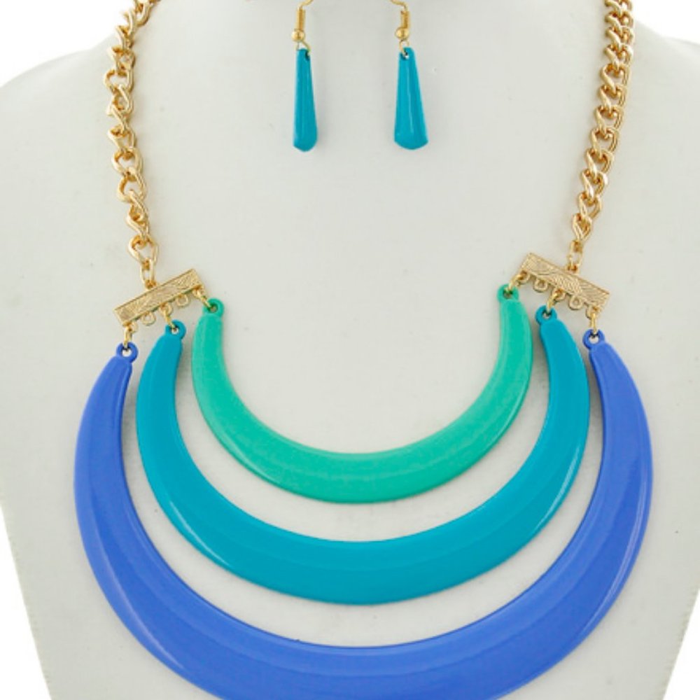 GOLD TONE & BLUE STATEMENT NECKLACE SET